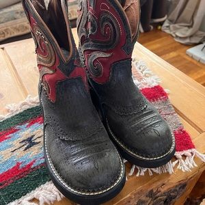 Fat baby black/maroon Ariat ladies healed boot